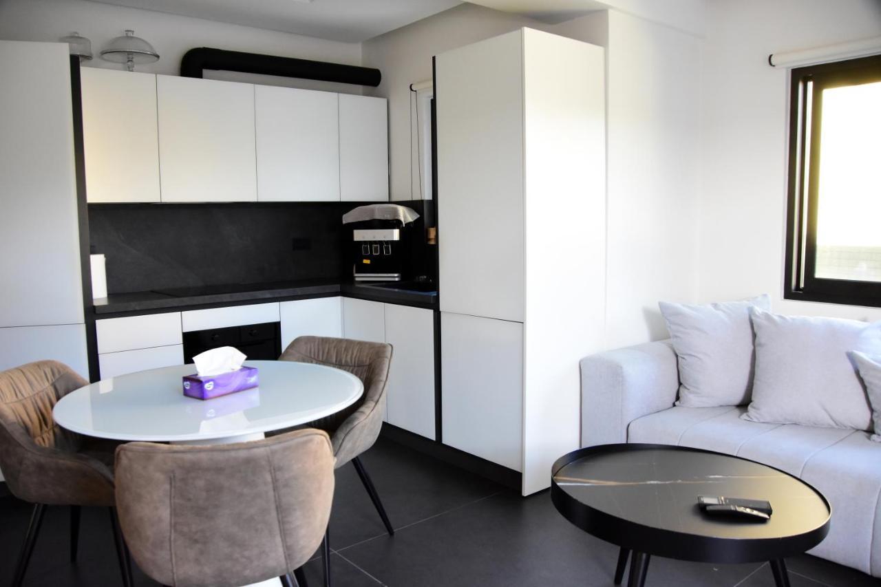 White And Black Holiday home *